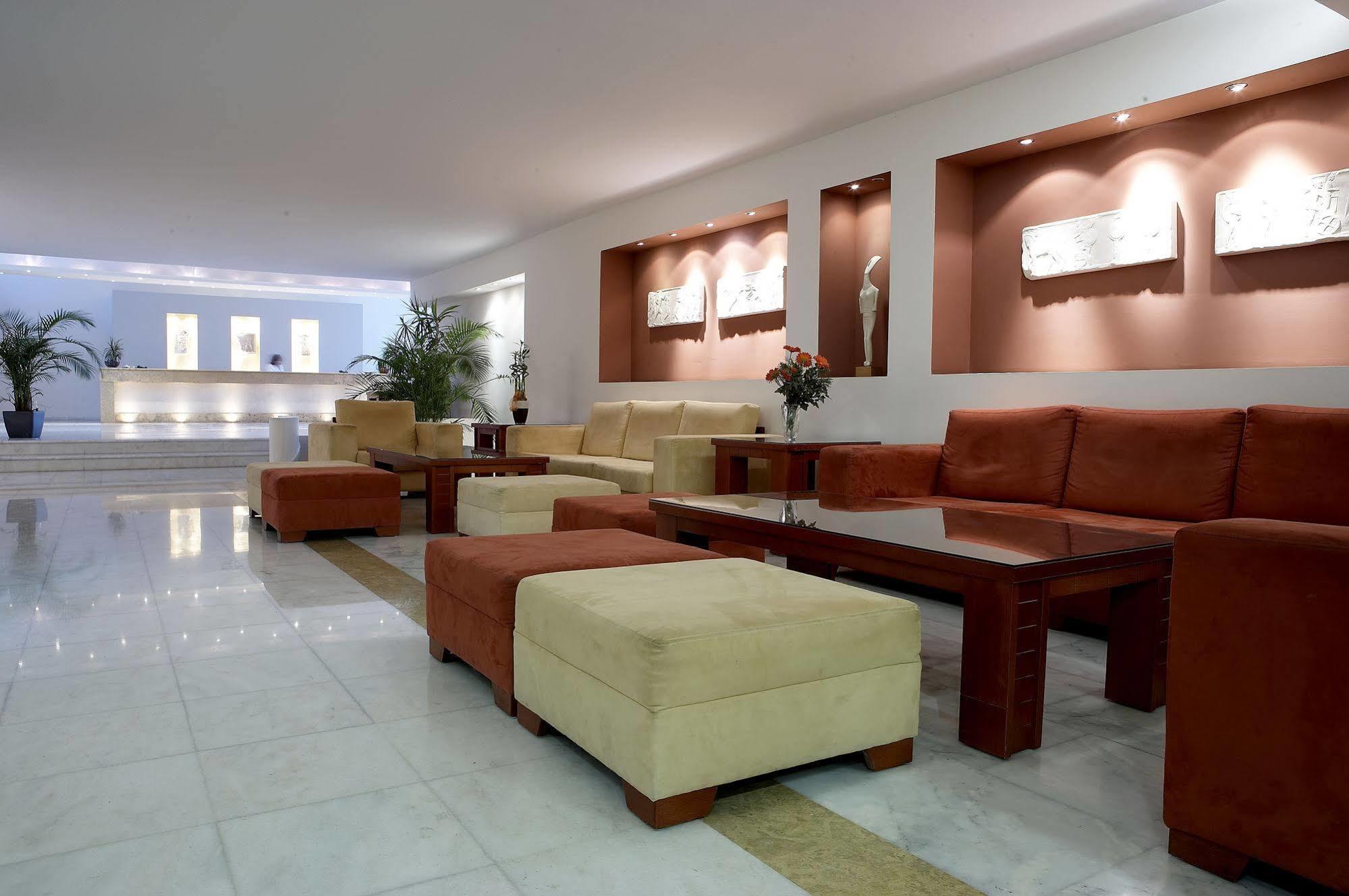 Hotel Avra