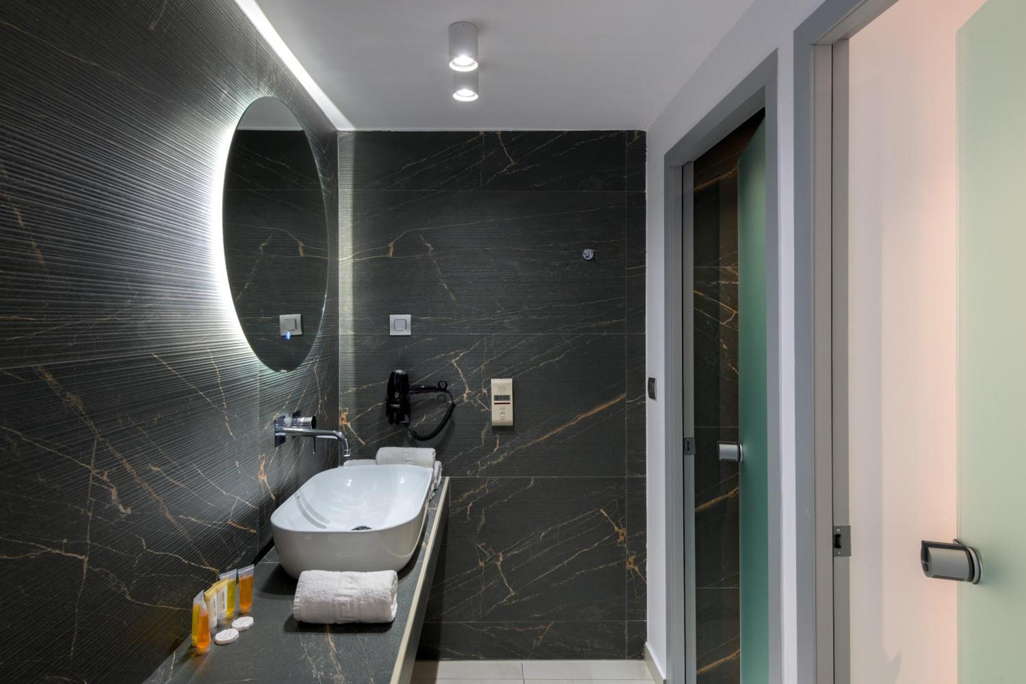 Hotel Avra
