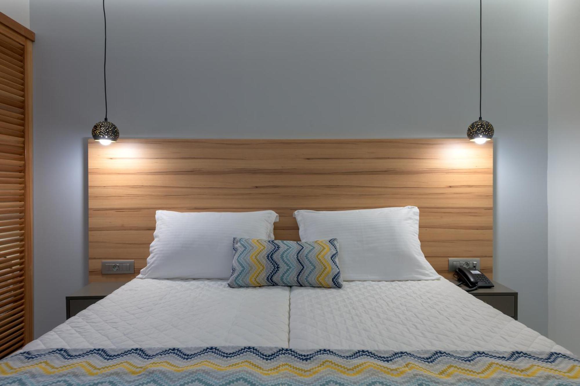 Hotel Avra 4*