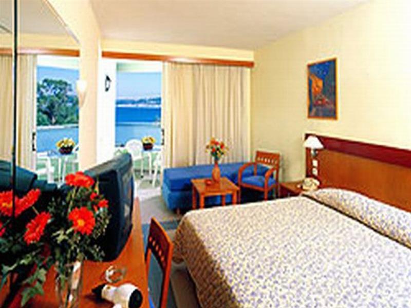 Avra Hotel
