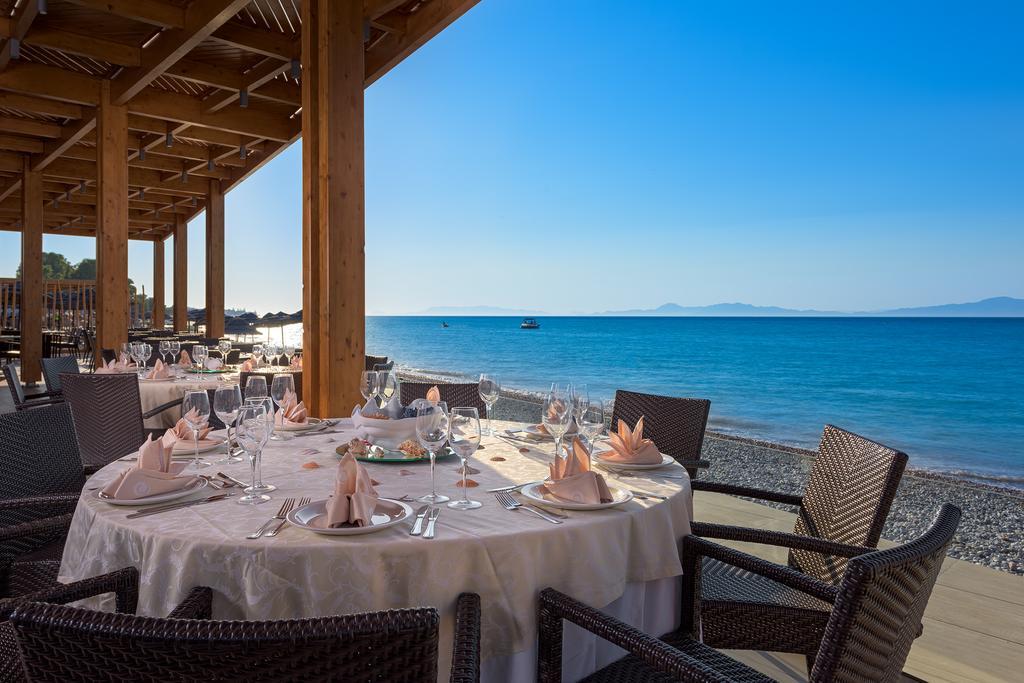 Hotel Avra 4*