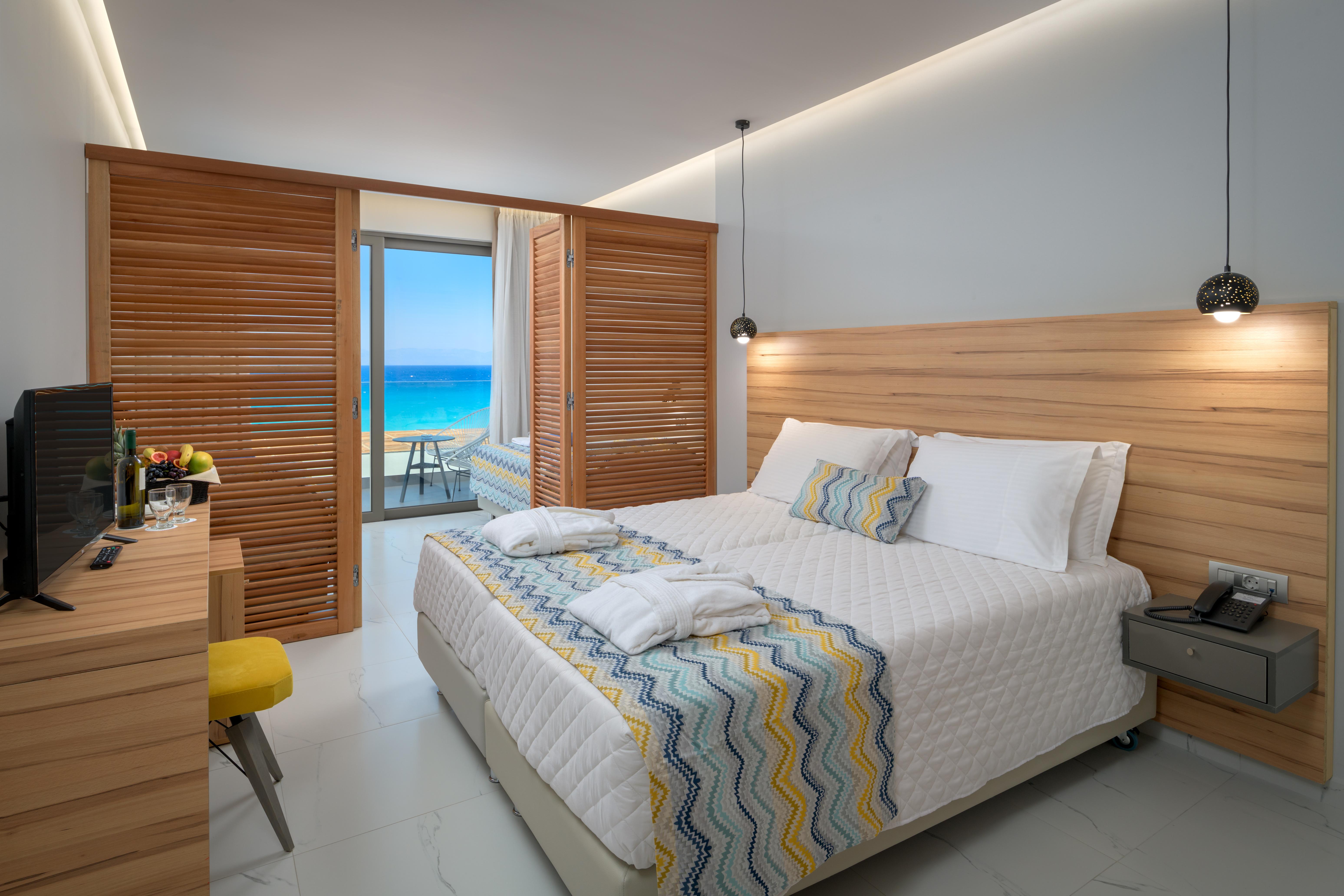 Avra Hotel 4*