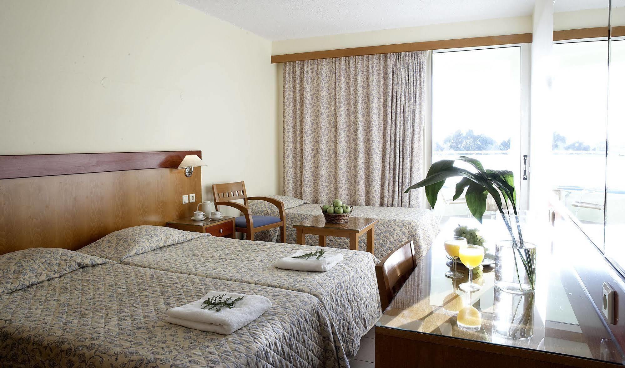 Avra Hotel 4*