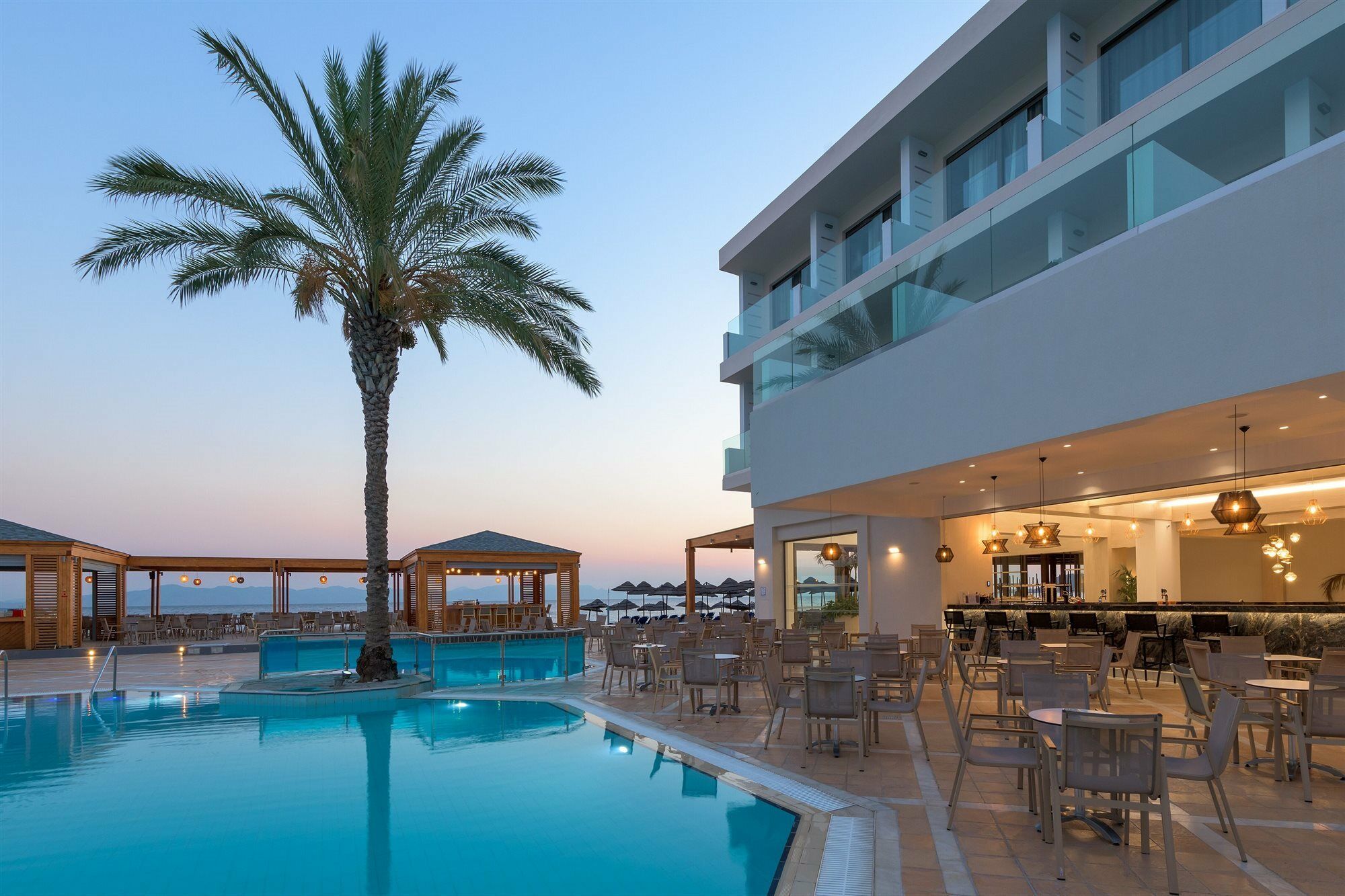 Avra Hotel 4*
